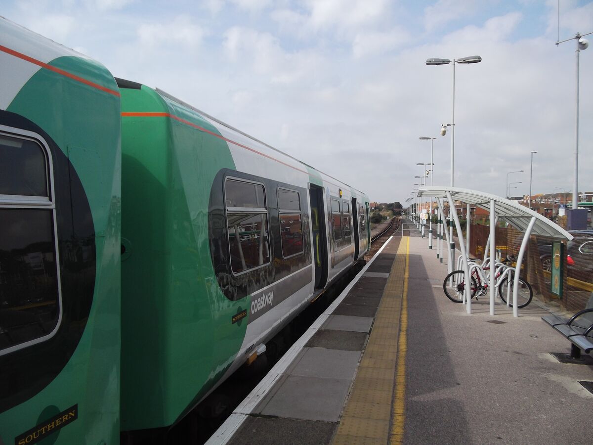 A Southern Coastway train at Seaford station platform